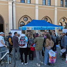 Bürgermeister Thomas Herker und Mitarbeiter der Stadtverwaltung informieren am PAFundDU-Infostand.