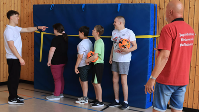 Jugendfußball Förderverein leitet Fußball AG der Adolf-Rebl-Schule