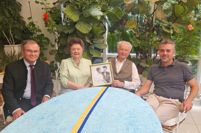 Zum 65. Hochzeitstag freute sich das Ehepaar Schurius über die Glückwünsche von Bürgermeister Thomas Herker und dem stellvertretenden Landrat Karl Huber.