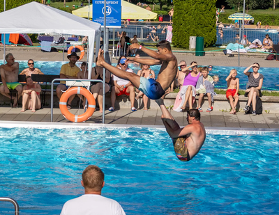 Der Weltmeister im Splashdiving Lukas "Lucky" Eglseder aus Regensburg und der Gewinner des SCS Cup 2024 Alex Weber.