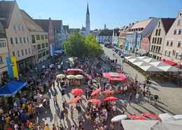 Jedes Jahr ist der Andrang zur öffentlichen Bierprobe auf dem Hauptplatz groß. 