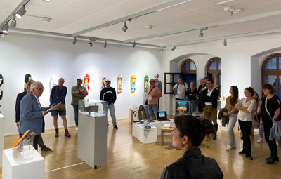 Zahlreiche Interessierte kamen zur Vernissage der Skateboarding-Ausstellung.
