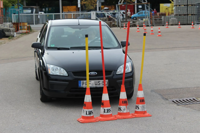 In Theorie und Praxis steht sicheres Fahren im Mittelpunkt.