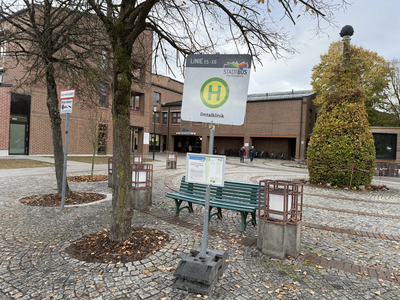 Haltestelle Ilmtalklinik wieder am Klinikeingang