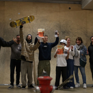 Gewinner des Beatboard 2025 v.l.n.r.: Moderator OG Pav, Leiter Stadtjugendpflege Matthias Stadler, 2. Sieger Toby Albertross, Champion Andreas Süßbauer, 3. Sieger Jakob Rathgerer, Jugendreferentin des Stadtrats Julia Spitzenberger, Amtsleitung Familie und Soziales Kathrin Maier, Juror Chris Rieger.