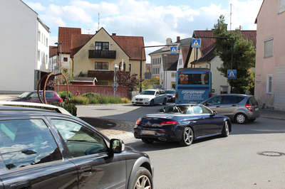 Der Kreisel an der Scheyerer Straße wurde in der Verkehrsschau besprochen.