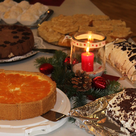 Bei diesem Sonntagscafé gibt es neben Kuchen auch ein weihnachtliches Programm. 