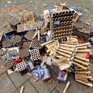 Silvestermüll sollte in den Müll-Containern auf dem Hauptplatz entsorgt werden.
