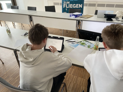 Jugendliche entwickeln eigene Geschäftsideen