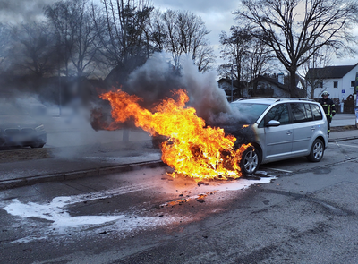 PKW-Brand zum Schulschluss