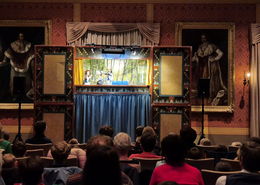 Doctor Döblingers Kasperltheater hat mittlerweile schon Kultstatus.