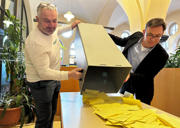 Um 18 Uhr wurden die Urnen im Wahllokal im Rathaus geöffnet und die Auszählung begann. 