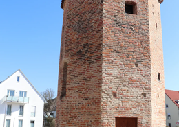 Der Hungerturm in Pfaffenhofen wird am Samstag eine Stunde lang unbeleuchtet sein. 