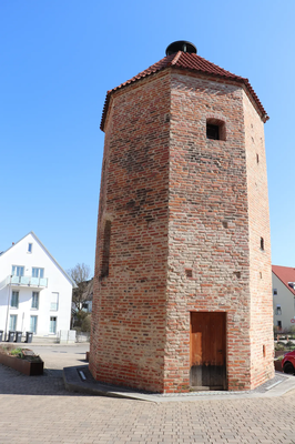 Der Hungerturm in Pfaffenhofen wird am Samstag eine Stunde lang unbeleuchtet sein. 