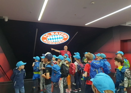 Bei den Sommerkids ist immer viel geboten - 2023 ging es für eine Gruppe zum FC Bayern München. 