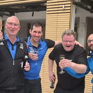 Große Freude herrschte bei der vierten Mannschaft, die am vergangenen Freitag Meister der Bezirksklasse B-Süd wurde.
vlnr.: Rainer Hoffmann, Rainer Bouwmans, Patrick Endres, Jochen Maurer, Axel Mahler
