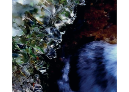 EISSCHMELZE“ von Ortrud Helmbrecht-Feßl ist Teil der neuen Kunstkartenserie der Städtischen Galerie.