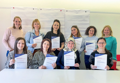 Mit Zertifikat in die Praxis: Johanniter bilden zehn neue Kindertagespflegepersonen aus