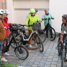 
Beim E-Bike-Training am Hofberg wurde der richtige Umgang mit dem Fahrrad direkt in der Praxis geübt und erklärt