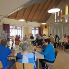 Beim gemeinsamen Abendessen der ehrenamtlichen Mitarbeiterinnen und Mitarbeiter der Stadtbücherei Pfaffenhofen dankte Bürgermeister Thomas Herker den Engagierten für ihren Einsatz und nutzte die Gelegenheit zum persönlichen Austausch.