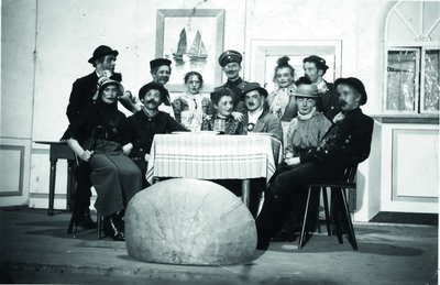 Die Jugend-Laienspielgruppe führte 1948 unter der Leitung von Toni Arzmiller mit großem Erfolg das Lustspiel „St. Pauli in St. Peter“ auf. 