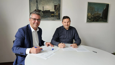 Erster Bürgermeister Thomas Herker und Stadtwerke-Vorstand Thomas Wiringer freuen sich auf die weitere Zusammenarbeit. 