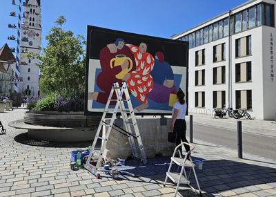 Live-Malaktion von Eva Krusche auf dem Hauptplatz. 