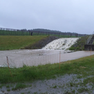 Retentionsbecken wie in Sulzbach können bei Starkregen das Wasser zurückhalten. 
