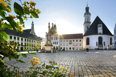 Beim Ausflug des Seniorenbüros können die Teilnehmende die Altstadt von Freising erkunden. 