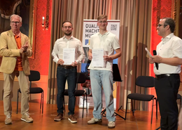 Tobias Ruther und Quirin Meinersmann bei der Urkundenüberreichung. V.l.n.r.: Roland Dörfler, Tobias Ruther, Quirin Meinersmann, Reinhard Greiner.