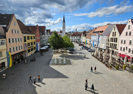 Wegen des Nachtflohmarkts kommt es am 9. August in der Innenstadt zu Straßensperrungen und Verkehrsänderungen.