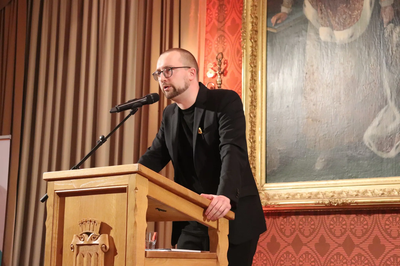 Anschließend stellte Peter Thiers seinen Zwischenfall dem Publikum vor.
