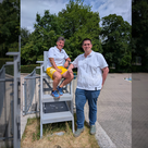 Die stellvertretende Geschäftsführerin der Bäder, Birgit Kellerer, und der Meister für Bäderbetriebe, Thomas Roth, blicken zufrieden auf die Sommersaison 2026 zurück. 