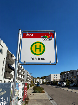 Linie 4 morgens mit größerem Bus