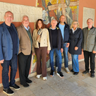 Der Stiftungsbeirat vor der Spitalkirche. (v. l.: Thomas Röder, Reinhard Haiplik, Claudia Daniel, Willi Käser, Quirin Schratt, Emilie Bergmeister und Max Hechinger)
