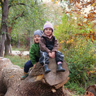 Die Kinder der Naturgruppe genießen ihre neue Kindergartengruppe. 