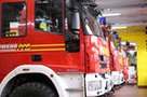 Blick auf die drei Löschfahrzeuge der Feuerwehr Pfaffenhofen in der Fahrzeughalle