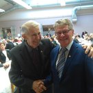 Florian Weiß, rechts, gratulierte Max Elfinger zum 90. Geburtstag