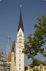 Weithin sichtbar ist der 78 Meter hohe Turm der Stadtpfarrkirche St. Johannes Baptist.