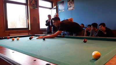 16 Jugendzentrumsbesucher maßen sich letzten Samstag beim Billard Turnier im Atlantis im „9-Ball“
