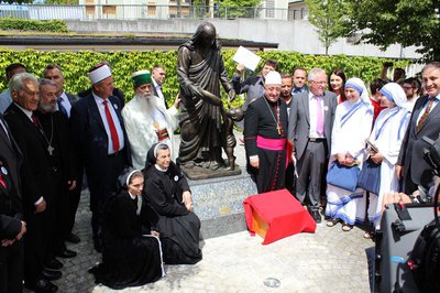 Die Einweihung der Mutter-Teresa-Statue auf dem Pfarrplatz war ein Höhepunkt im Vereinsjahr 2016.