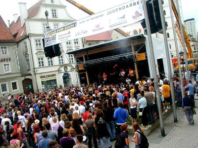 So wars vor 16 Jahren. Jetzt wird das Ganze wiederbelebt: 3. Juni am Oberen Hauptplatz. Infos unter www.droehnodrom.de