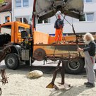 Hermann Hechenberger hat seine tierischen Schrott-Skulpturen an der Ecke Scheyerer-/Auenstraße aufgestellt.