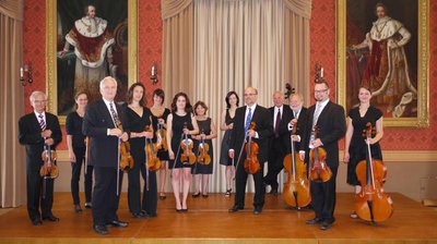 Das bekannte Kammerorchester Dieter Sauer bildet die Basis für das 36-köpfige Sinfonieorchester, das beim Klassik-Open-Air am 28. Mai auf dem Hauptplatz zu hören ist.