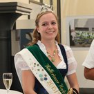 Anna Roßmeier aus dem Pfaffenhofener Ortsteil Bachappen wurde als Hopfenkönigin 2015/16 feierlich im Rathaus empfangen.