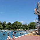 Das Pfaffenhofener Freibad ist in den kommenden Wochen donnerstags bis 21 Uhr geöffnet.