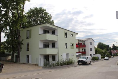 Dieses Mehrfamilienhaus an der Ziegelstraße hat die WBG fast fertiggestellt. Im Juli ziehen die Mieter ein.