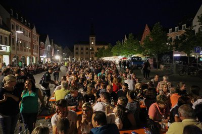 Beim Weinfest 2016 war viel los auf dem Hauptplatz.