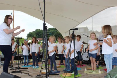 Beim Tag der Musikschulen auf der Gartenschau zeigten auch die jüngsten Musikschüler ihr Können. Fürs nächste Schuljahr gibt es noch freie Plätze bei der Musikalischen Früherziehung und auch bei den MusiKids.