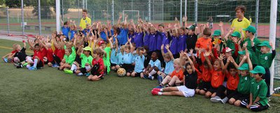 80 Kinder aus 8 Kindergärten des Pfaffenhofener Stadtgebiets hatten Spaß am ersten Fußballturnier ihrer am Anfang stehenden Laufbahn.